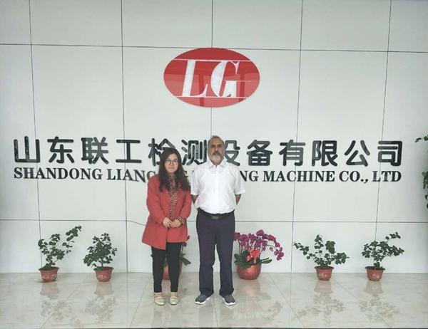 Pakistan customer visits Liangong Group for acceptance of testing machine equipment