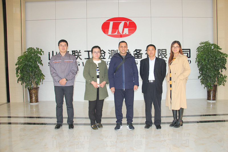 Iran customer visits Liangong Group for acceptance of testing machine equipment
