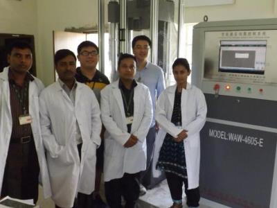 工程师在孟加拉客户试验室调试